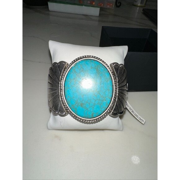 Vintage-Style Bracelet With Faux Turquoise Stone & Silver-Tone Scalloped Design - Picture 5 of 6